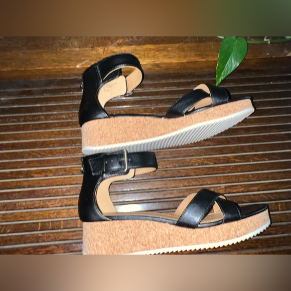 Adrienne Vittadini Black Strappy Sandals 8.5 - Picture 4 of 6